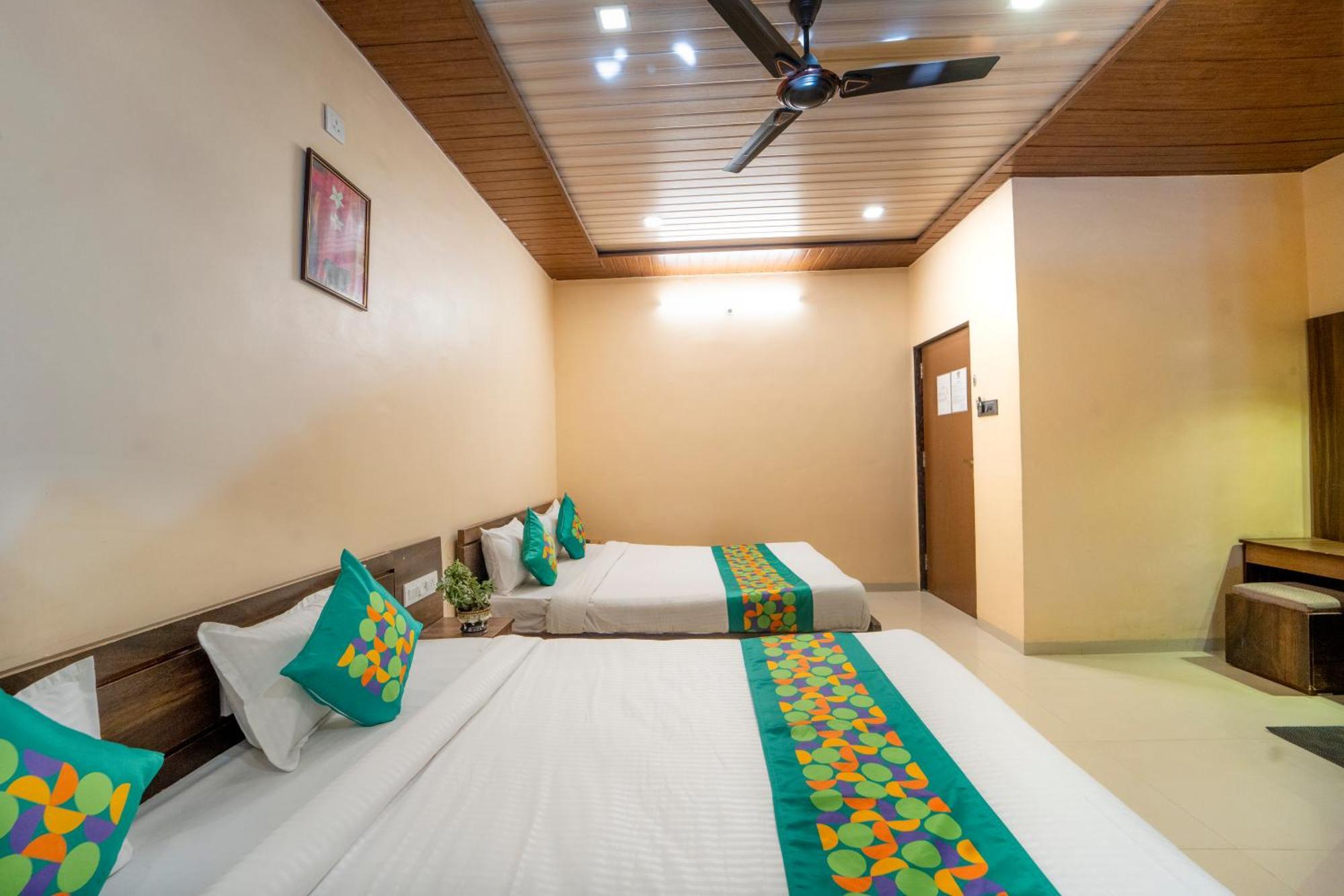 Treebo Iceberg Hotel Mahabaleshwar Exterior photo