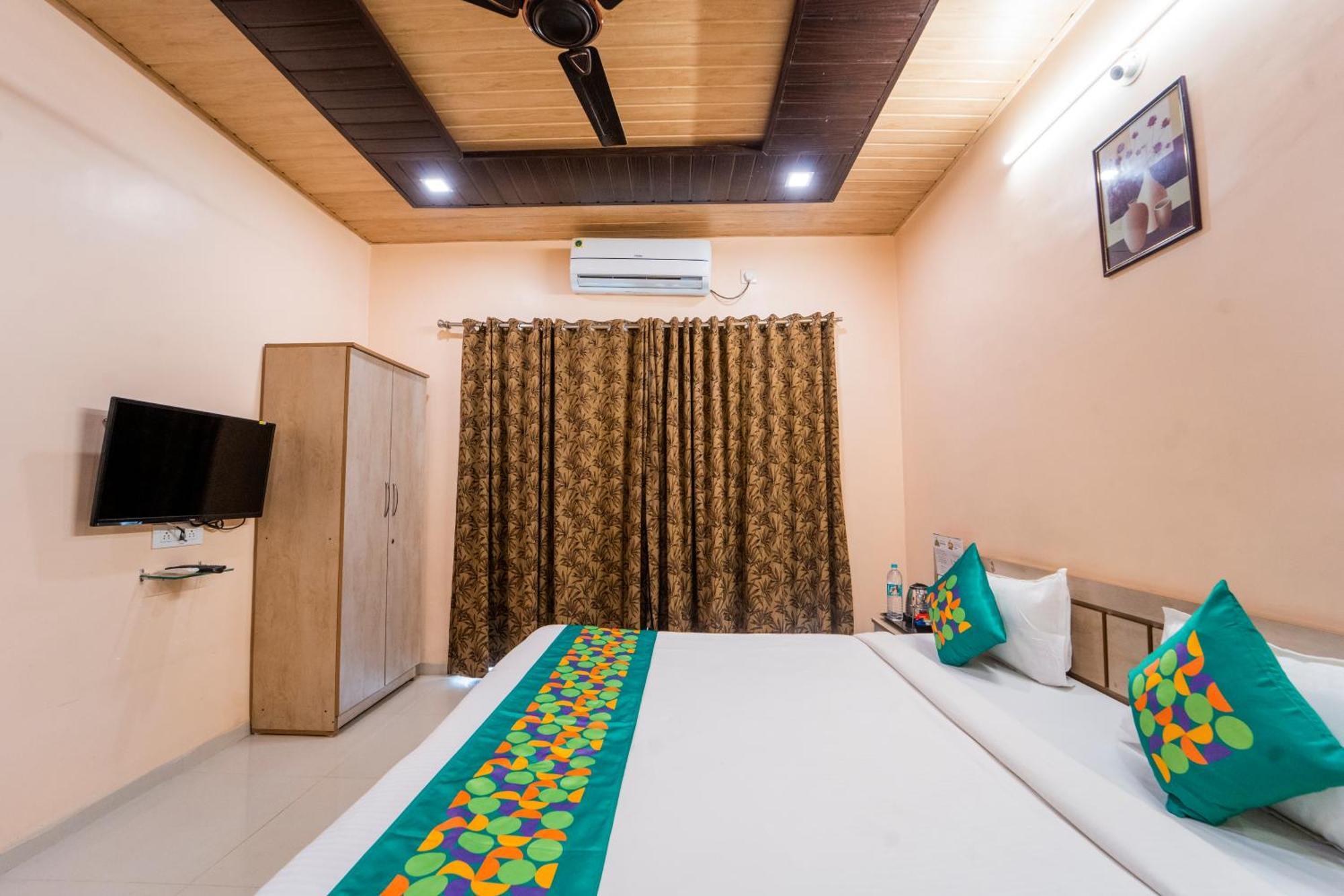 Treebo Iceberg Hotel Mahabaleshwar Exterior photo
